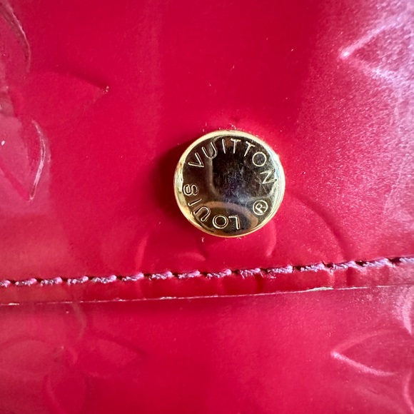 Louis Vuitton Vernis Sara Wallet, Pinkish Red Color - Picture 2 of 12